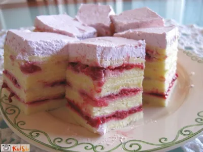 Rozen torta z malinami