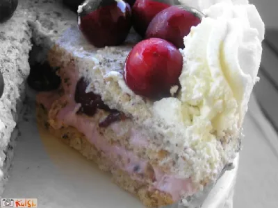 Češnjeva baiser torta