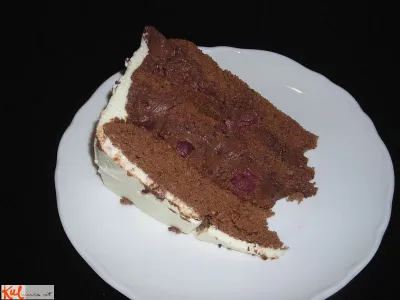 Čokoladna torta s kislo smetano in višnjami