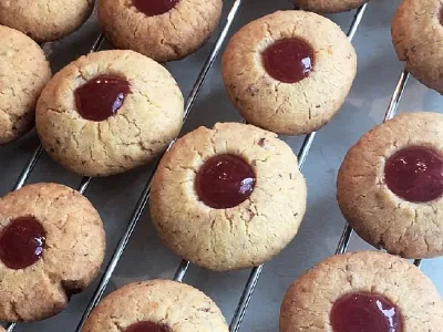 Huzarski krapki z jagodno marmelado