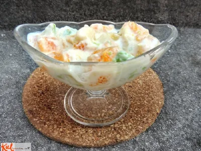 Zajtrk - sadje z jogurtom