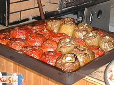 Nadevani paradižniki ali paprike po grško