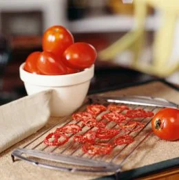 Triki, ki vam bodo prihranili čas in živce v kuhinji