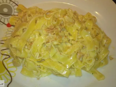 Piščančji trakci v smetanovi omaki