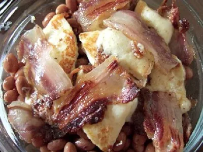 Pečen mlad sir na solati