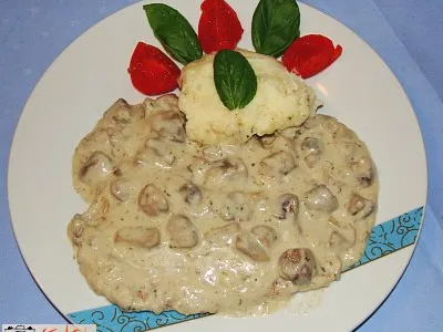 Puranji zrezki v gobovi omaki