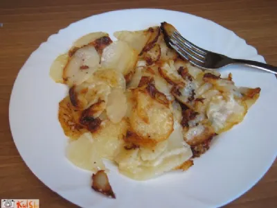 Pečen krompir s šampinjoni in smetano