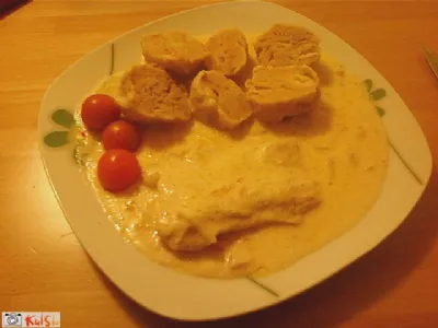 Puranji zrezki v okusni smetanovi omaki