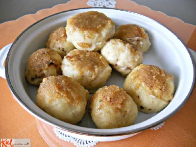 Marelični cmoki iz krompirjevega testa