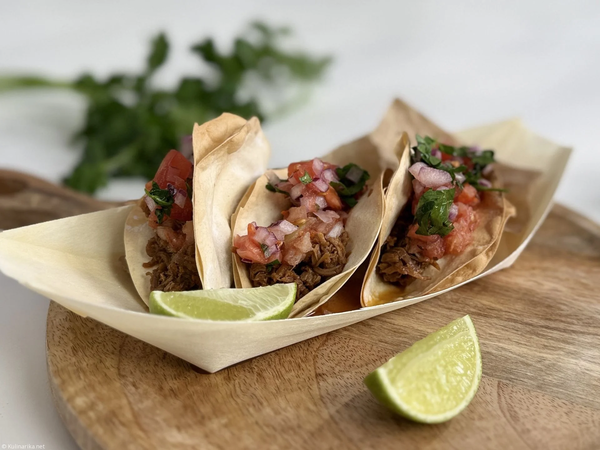 Takosi iz vlečenega testa – s trgano govedino, salso in pico de gallo