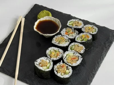 Suši z zelenjavnimi polpeti
