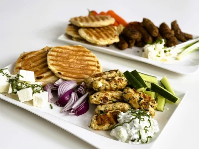 Grillita s čevapčiči na BBQ in grški način